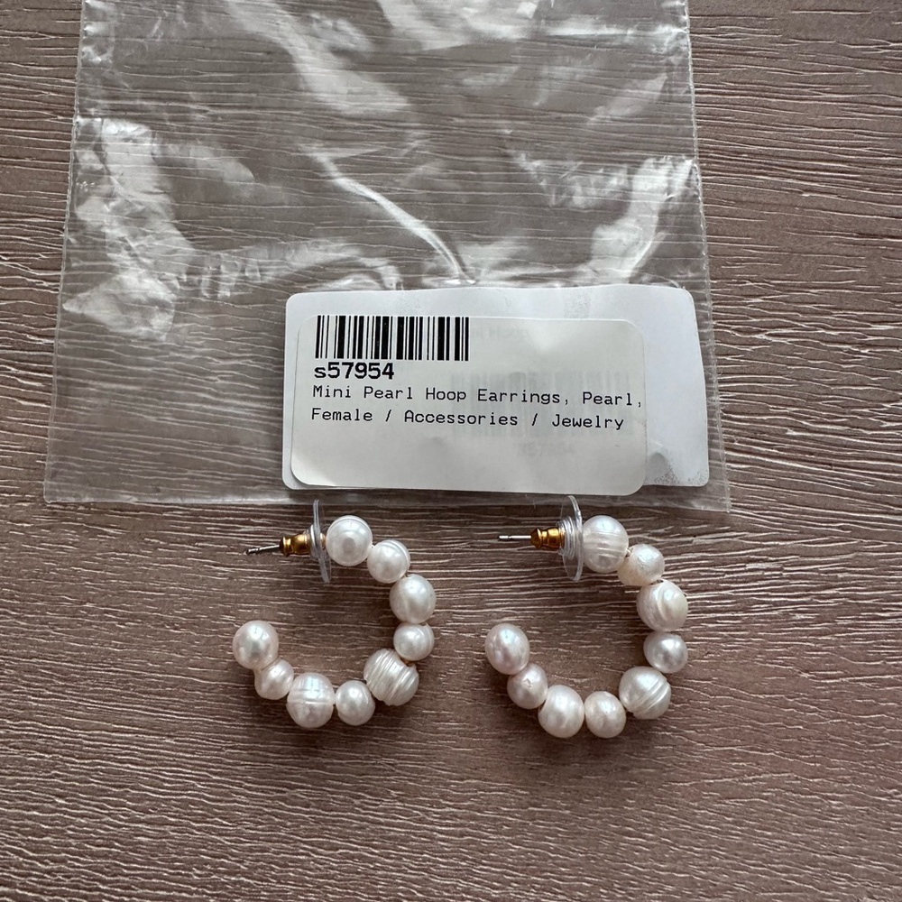 Mini pearl hoop earrings